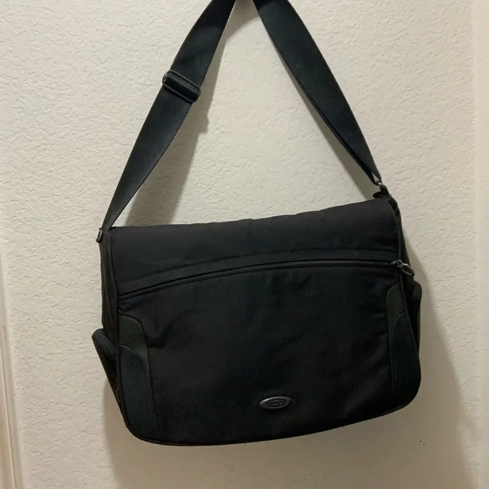 TUMI Crossbody Messenger Laptop Bag Flap 6507 D Black nylon